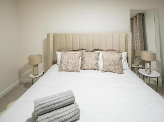 Apartamento New Modern Hybrid 4 Bedroom 7 Bed 9 Guest Capacity Londres